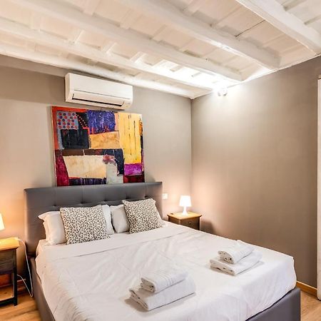 Lovely Spacious Apartment Near The Colosseum Rome Bagian luar foto