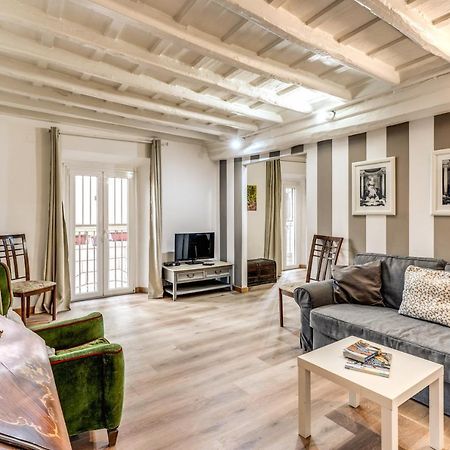 Lovely Spacious Apartment Near The Colosseum Rome Bagian luar foto