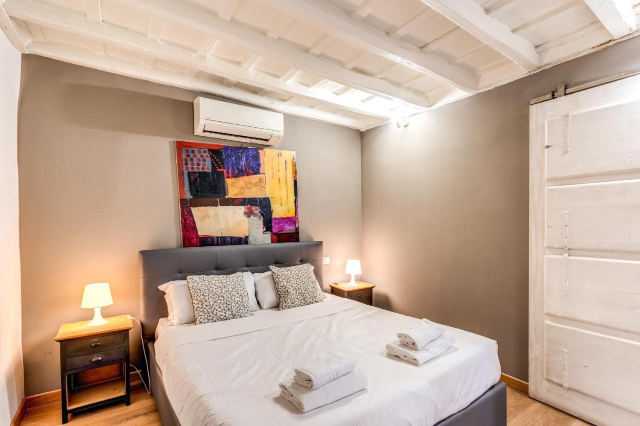 Lovely Spacious Apartment Near The Colosseum Rome Bagian luar foto