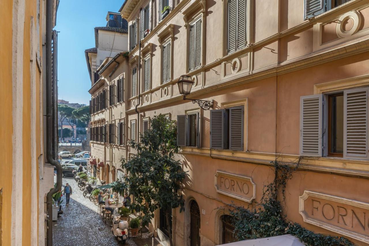 Lovely Spacious Apartment Near The Colosseum Rome Bagian luar foto