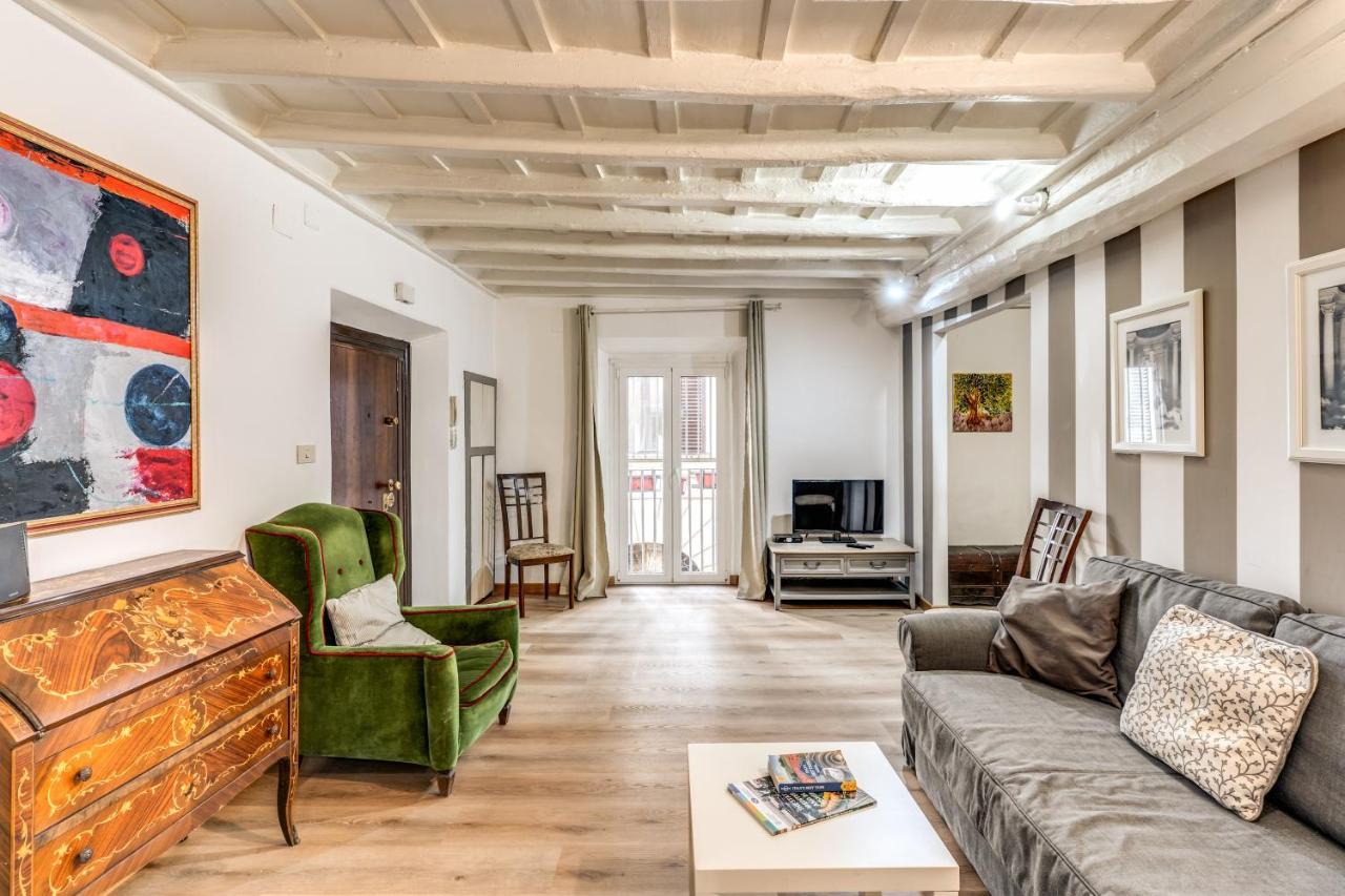 Lovely Spacious Apartment Near The Colosseum Rome Bagian luar foto