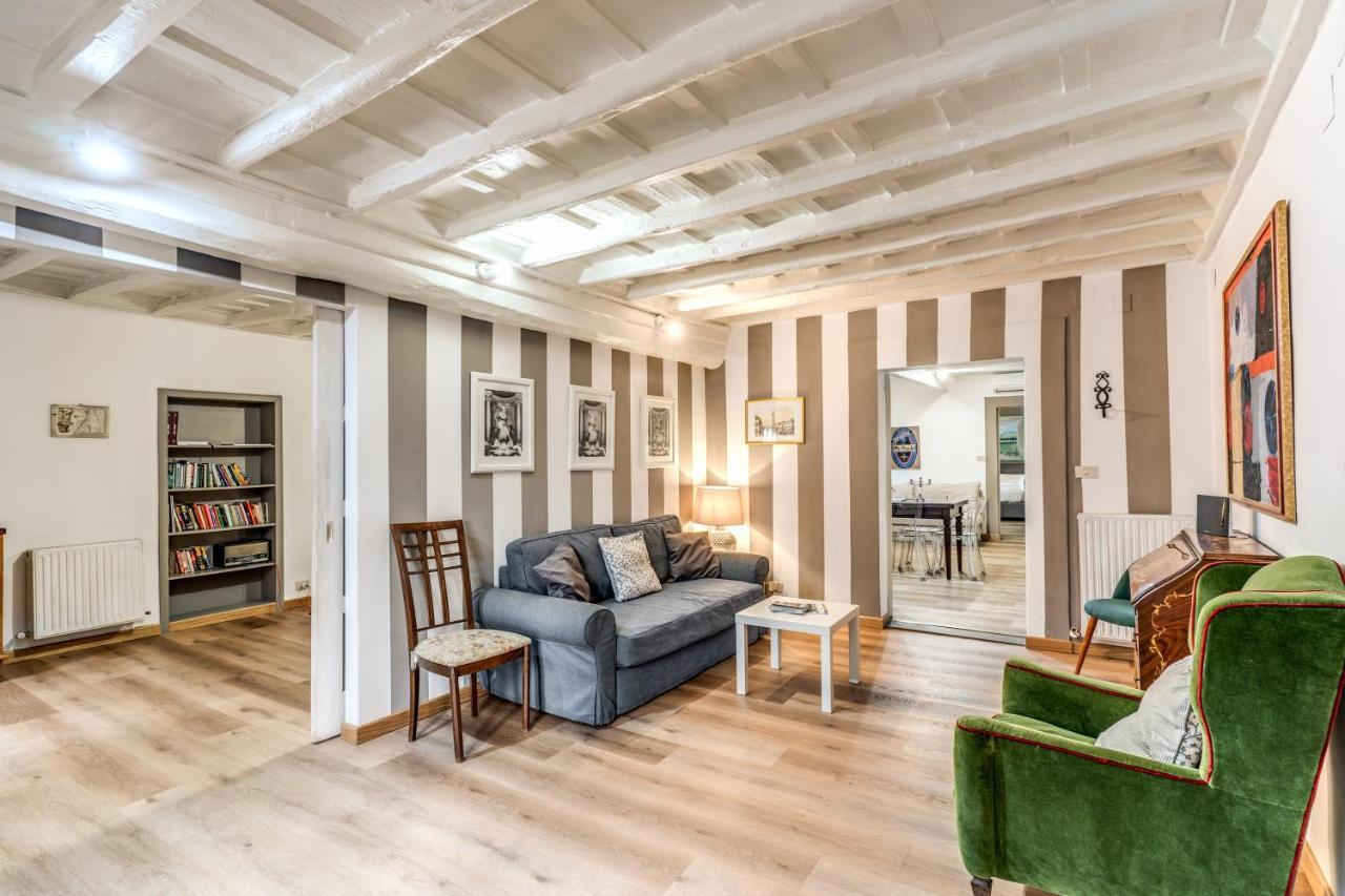 Lovely Spacious Apartment Near The Colosseum Rome Bagian luar foto