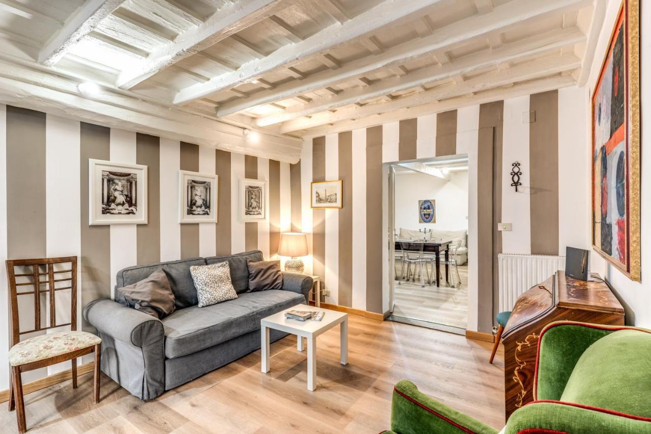 Lovely Spacious Apartment Near The Colosseum Rome Bagian luar foto