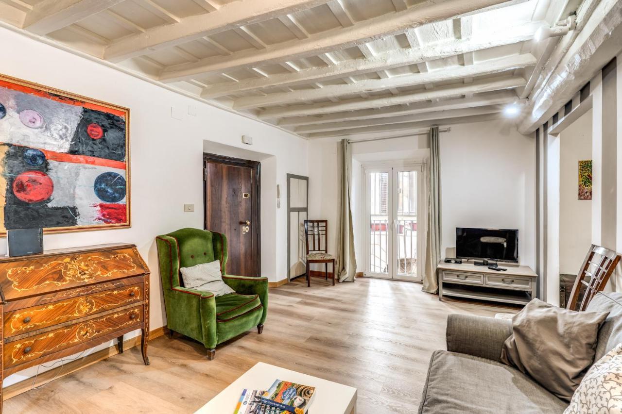 Lovely Spacious Apartment Near The Colosseum Rome Bagian luar foto