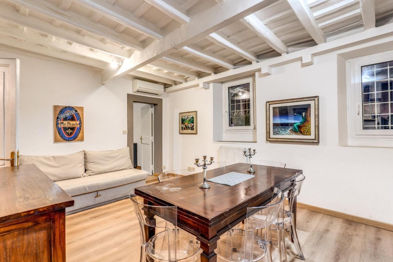 Lovely Spacious Apartment Near The Colosseum Rome Bagian luar foto