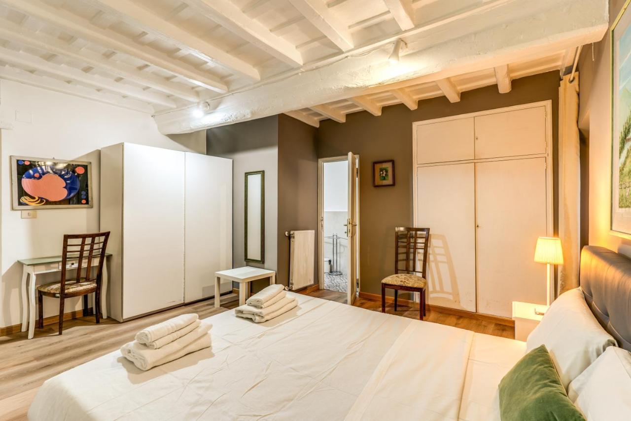 Lovely Spacious Apartment Near The Colosseum Rome Bagian luar foto