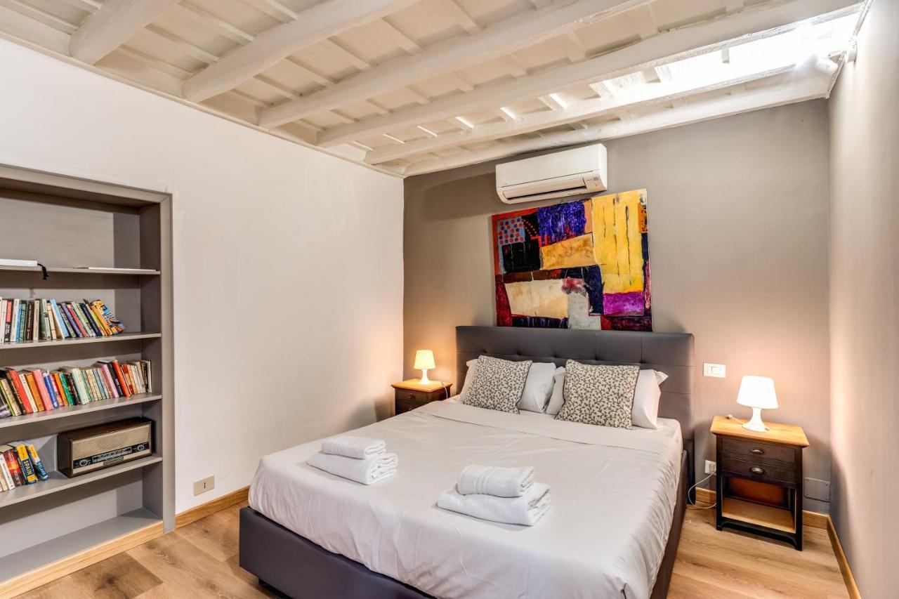 Lovely Spacious Apartment Near The Colosseum Rome Bagian luar foto