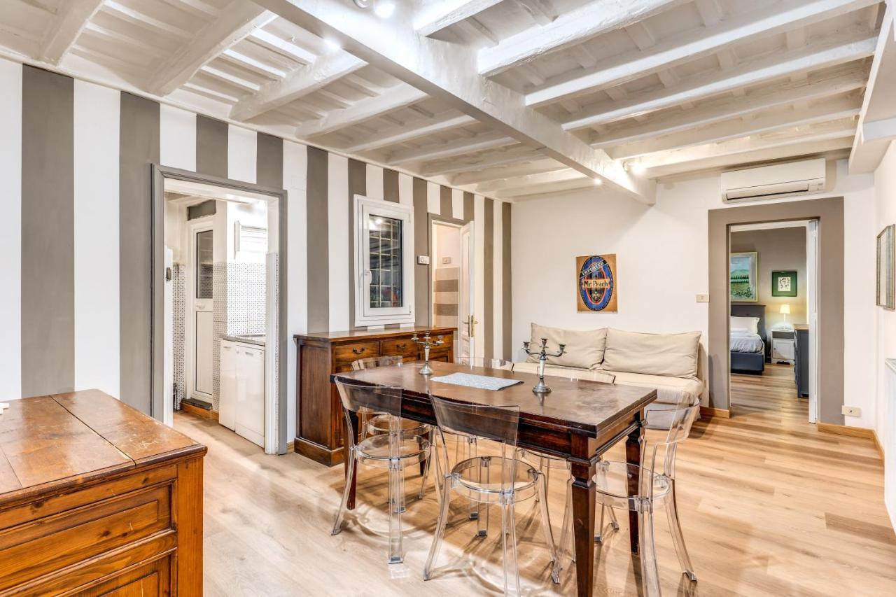 Lovely Spacious Apartment Near The Colosseum Rome Bagian luar foto