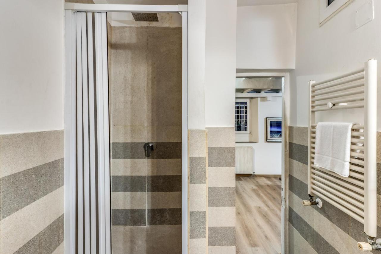 Lovely Spacious Apartment Near The Colosseum Rome Bagian luar foto