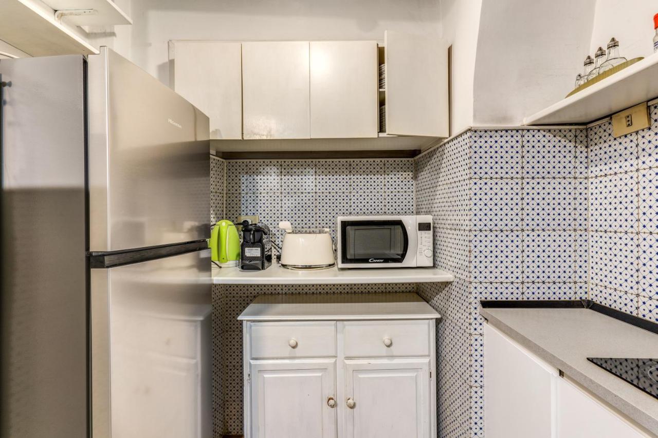Lovely Spacious Apartment Near The Colosseum Rome Bagian luar foto