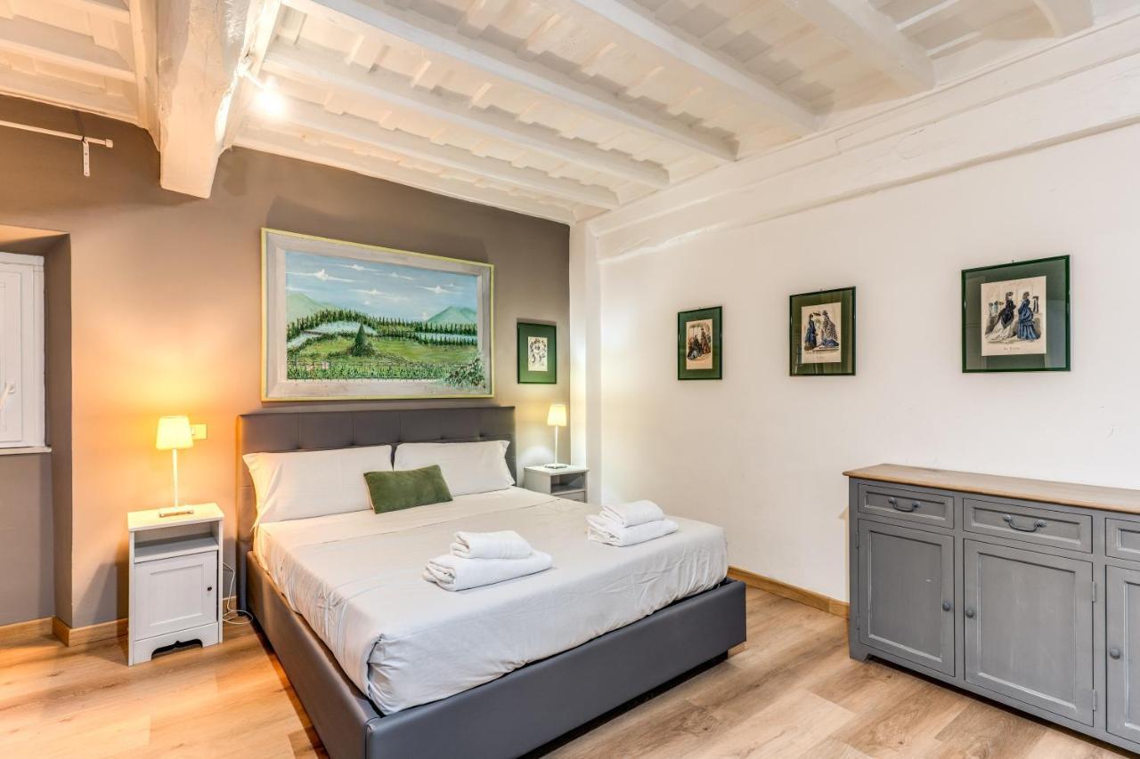 Lovely Spacious Apartment Near The Colosseum Rome Bagian luar foto