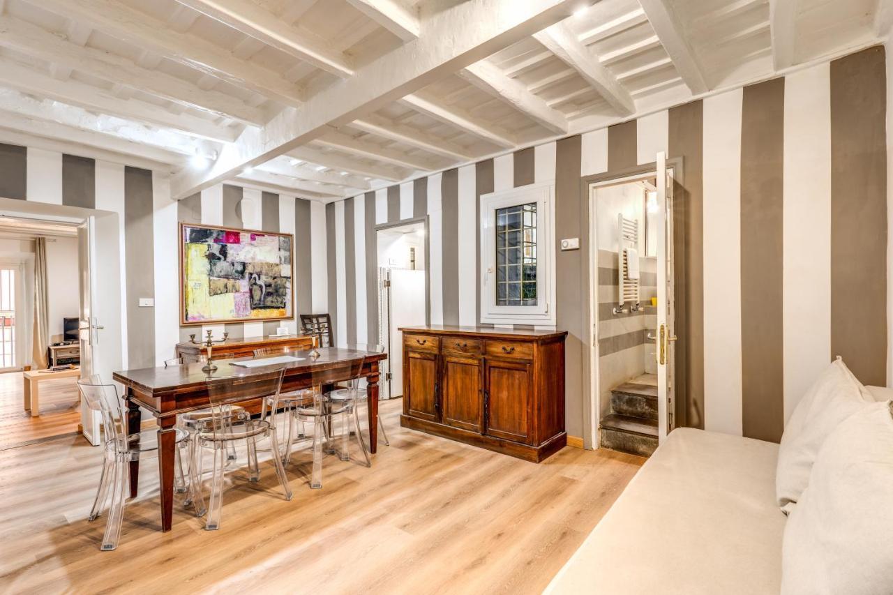 Lovely Spacious Apartment Near The Colosseum Rome Bagian luar foto